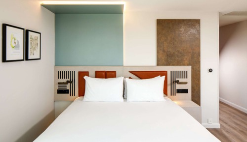 Chambre, 1 très grand lit
