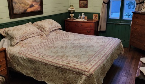 Chambre, 1 très grand lit (La Verdoyante)