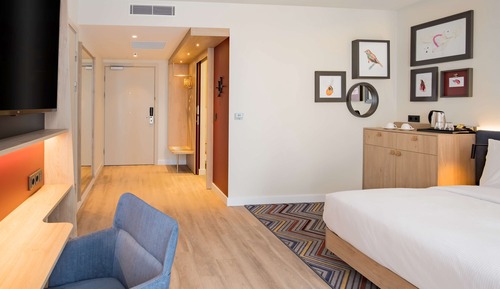 Chambre, 1 très grand lit, accessible aux personnes à mobilité réduite