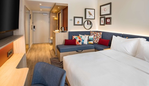Chambre, 1 grand lit et 1 canapé-lit
