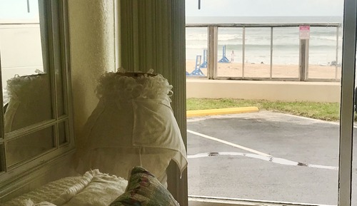 Studio, vue océan, en front de plage (Ocean Waves - Ground Floor)