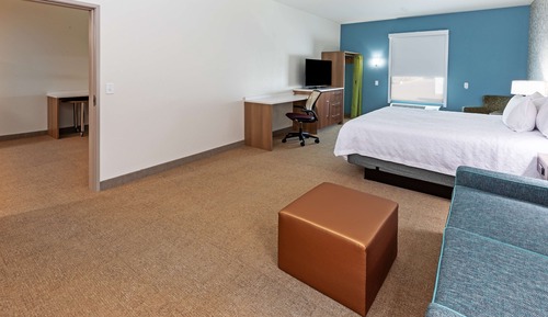 Suite, 1 très grand lit, accessible aux personnes à mobilité réduite (Roll-In Shower)