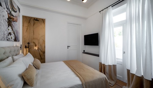 Chambre Double Supérieure, bain à remous, vue colline