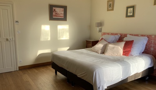 Chambre Double, salle de bains attenante, vue parc (Chambre Rose)