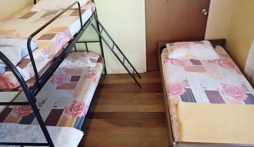 Chambre Triple, salle de bains commune