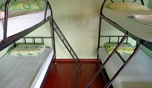 Chambre Familiale, salle de bains commune