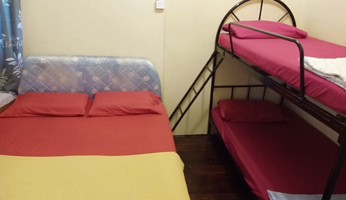 Chambre Familiale, salle de bains privée