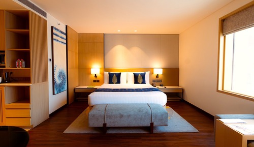 Chambre Exécutive, 1 très grand lit, vue ville
