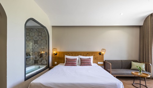 Suite Design, 1 très grand lit, patio, vue jardin