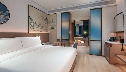 Chambre, 1 très grand lit, fumeurs