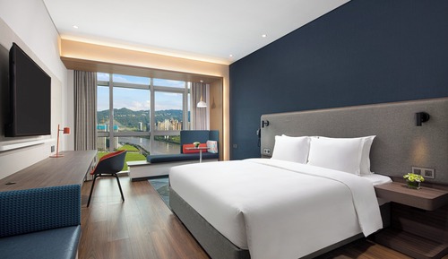 Chambre Standard, 1 très grand lit, vue ville