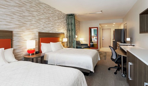 Suite Studio, 2 grands lits, accessible aux personnes à mobilité réduite (Roll-In Shower)