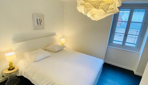 Appartement Luxe, salle de bains attenante (1er & 2eme Etage Gauche)