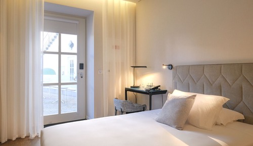 Chambre Double Classique, 1 très grand lit, non-fumeurs, vue piscine