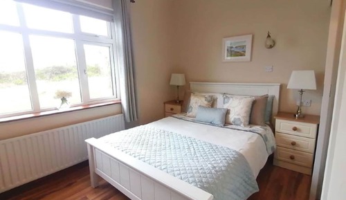 Chambre Double, salle de bains attenante