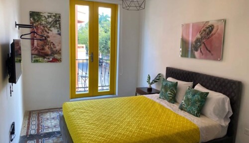 Chambre, 1 grand lit, balcon