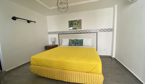 Chambre, 1 très grand lit