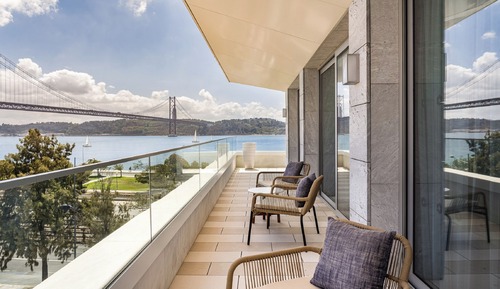 Suite Premium, vue fleuve, en angle