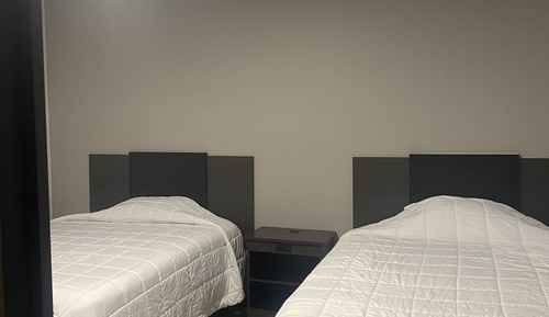 Chambre Standard, 2 grands lits, non-fumeurs, réfrigérateur et four à micro-ondes