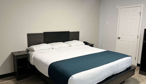 Chambre Standard, 1 grand lit, accessible aux personnes à mobilité réduite, non-fumeurs