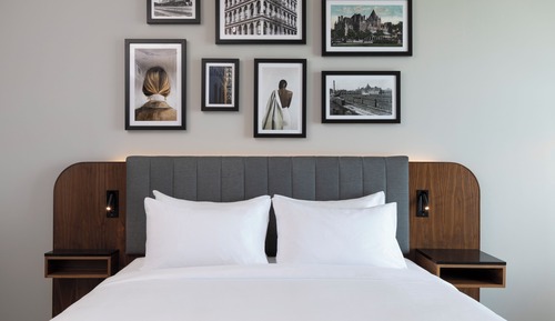 Chambre, 1 très grand lit