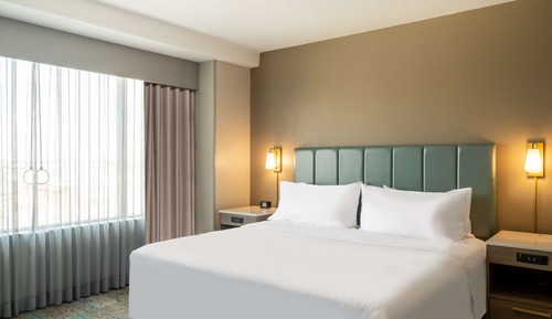 Suite, 1 très grand lit, accessible aux personnes à mobilité réduite, baignoire (River View)