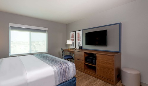 Chambre, 1 très grand lit, accessible aux personnes à mobilité réduite (Mob,Hear,Tub w/Grab Bars)