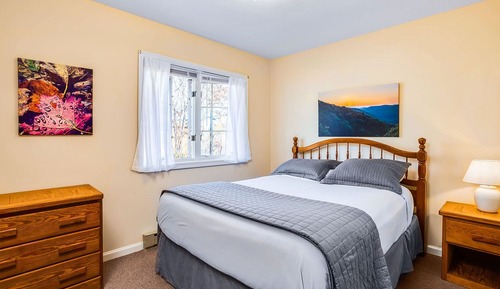 Cabane Premium, 1 grand lit et 1 canapé-lit, accessible aux personnes à mobilité réduite