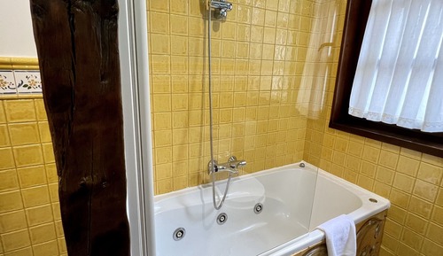 Chambre Double Confort, bain à remous