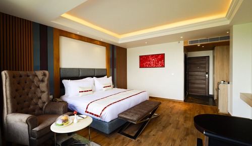 Chambre Double Deluxe, 1 très grand lit, balcon, vue montagne