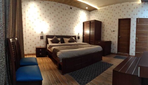 Chambre Double Supérieure, 1 très grand lit, vue montagne