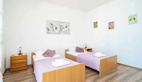 Appartement (Three Bedroom Apartment with Balcony )
