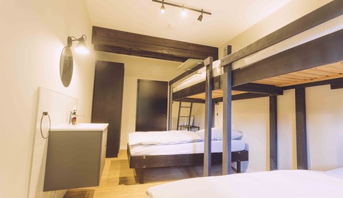 Chambre Quadruple, salle de bains commune