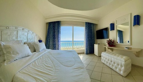 Suite, 1 très grand lit, vue mer