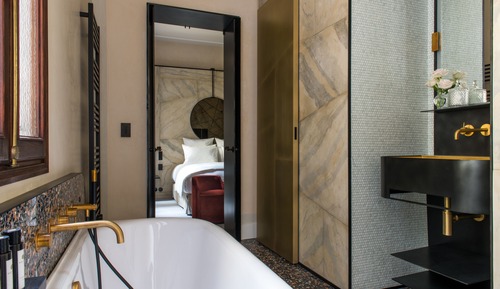 Chambre Double Supérieure, 1 très grand lit, accès piscine