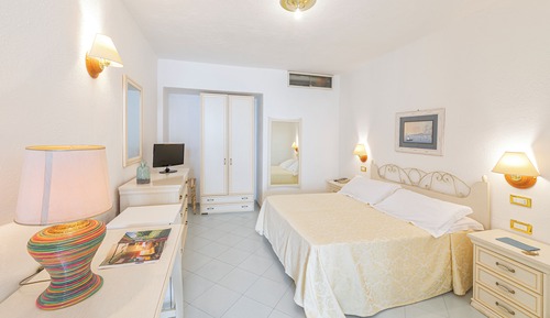 Suite Junior, terrasse, vue partielle sur la mer