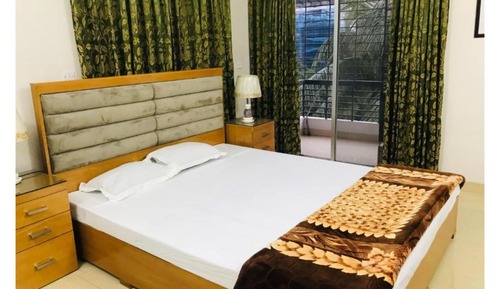 Chambre Deluxe, 1 très grand lit, fumeurs, vue jardin
