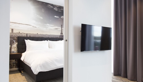 Chambre Double Affaires, 1 très grand lit et 1 canapé-lit