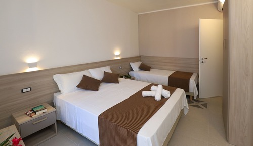Chambre Triple Classique, salle de bains attenante