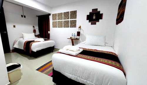 Chambre Confort avec lits jumeaux, salle de bains attenante