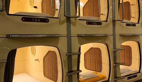 Chambre, hommes uniquement (Capsule Type)