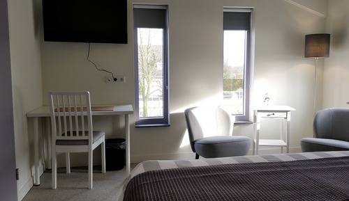 Chambre Double, 1 grand lit (Paars)