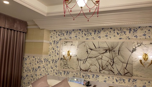 Chambre (Queen Room, Run of House)
