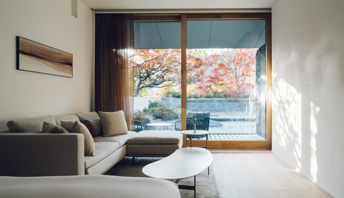 Chambre avec lits jumeaux, balcon, vue jardin