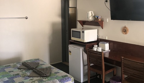 Chambre (Queen Bed and Single Bed)