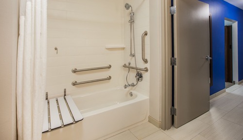 Chambre Standard, 2 grands lits, accessible aux personnes à mobilité réduite, baignoire (Mobility)