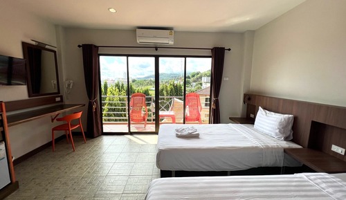 Chambre avec lits jumeaux, 2 lits une place, balcon, vue piscine