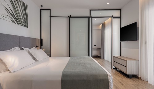Grand Superior Room with Sharing Pool