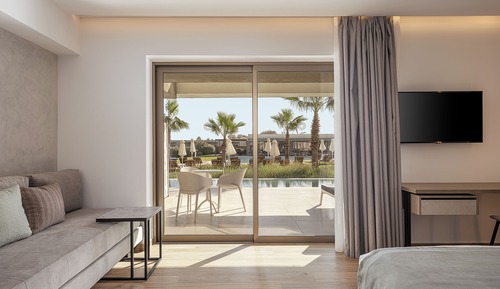 Superior Room with Sharing Pool