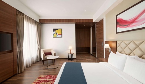 Chambre Deluxe, 1 grand lit, accessible aux personnes à mobilité réduite, non-fumeurs (Mobility)